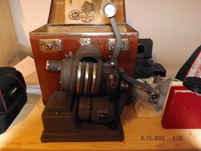 Prodám sběrateli staré fotoaparáty, kameru 8mm,promítačku - 2