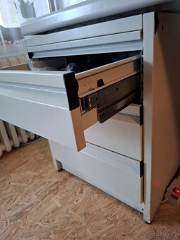 Kancelářský plechový stůl - 2