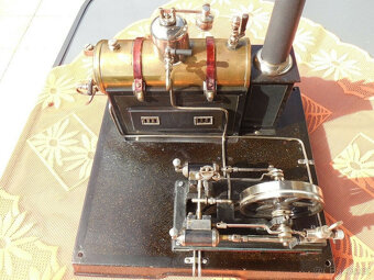 Dvouválcový parní stroj Märklin 41607 z roku 1909 s originál - 2