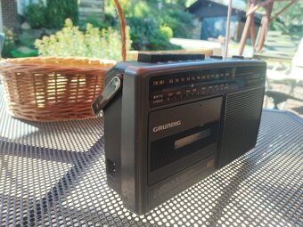 Rádiomagnetofon GRUNDIG - 2
