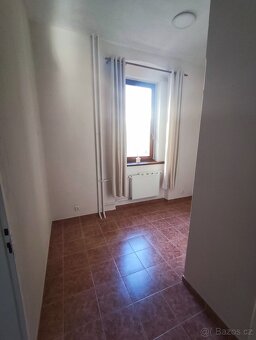 Pronájem prostoru v zavedeném kadeřnictví - 2