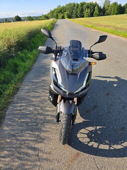 Hondu ADV 350 Top stav - 2
