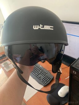 Helma na skútr W-Tec se sluneční clonou - 2