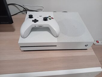Prodám zánovní XBOX ONE S 1 TB - 2