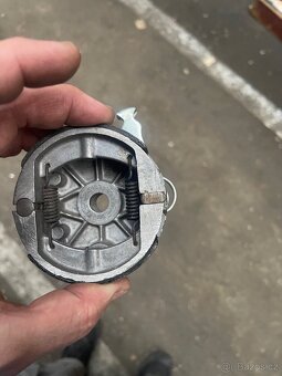 Originální nový brzdový štít, pakny Babeta - 2