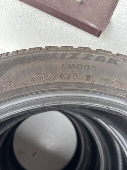 245/45/R19 - 2