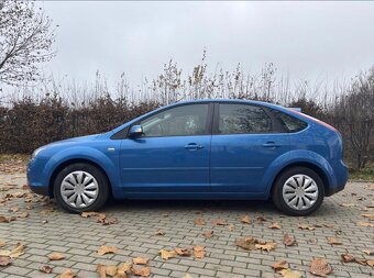 FORD FOCUS 2.0 107 KW GHIA - BENZÍN - 2