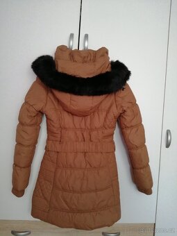 PRODÁM DÁMSKÝ HNĚDÝ KABÁT - 2