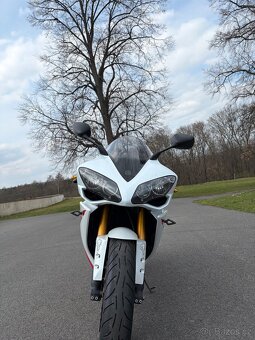 Yamaha IZF-R1 - 2