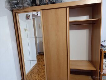 Velká šatní skříň - 2