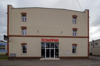 Pronájem reprezentativního showroomu 633 m² – vysoké stropy - 2