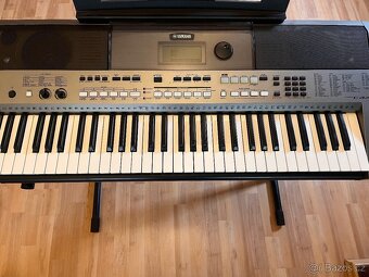 Yamaha PSR-E443 klávesy + příslušenství (stojan, notový pult - 2