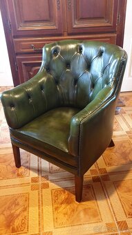 Pěkné kožené křeslo Chesterfield - 2