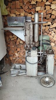 Hydraulická stipacka polen - 2