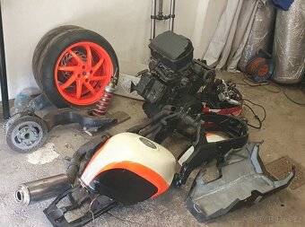 Honda Vfr 750 rc36 DÍLY - 2