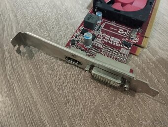 AMD Radeon HD 8470 1 GB - 2