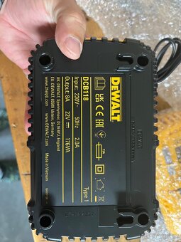 Nova nabijecka Dewalt DCB118 - 2