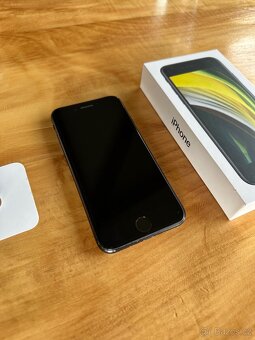 iPhone SE 64gb + originální krabička - 2