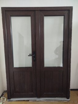 Dvoukřídlé plastové vchodové dveře - 2