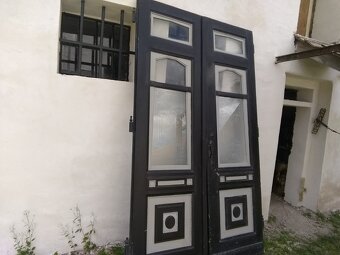 Vchodové secesní dveře z pražských Vinohrad - 2