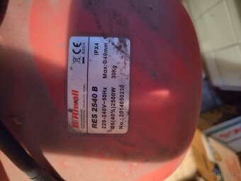 Elektrický válcový drtič větví a zahradního odpadu - 2