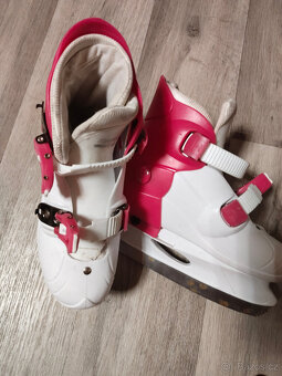 Lední dívčí brusle 33-36+helma . - 2