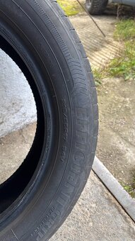Letni pneu 215/55 R17 - 2