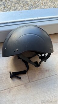 Přilba na koně,koloběžku,brusle. - 2