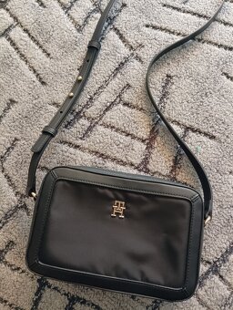 Kabelka Tommy Hilfiger+dárek - 2