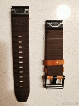 Garmin řemínek originál kůže QuickFit 22, černá přezka - 2