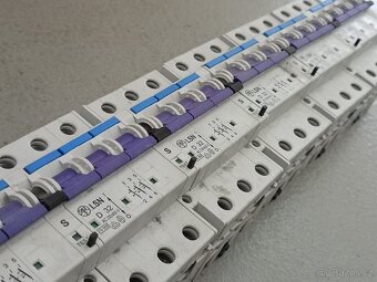 Prodam jistic D32 A tŕí fázový od vyrobce OEZ - 2