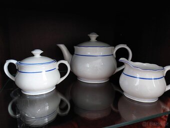 Bílý porcelánový servis s modrým proužkem - 2