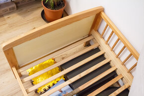 Prodám dětskou postel borovice 140x70 + matrace a povlečení - 2