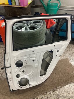 pravé zad. dveře na škoda octavia 3 kombi - 2