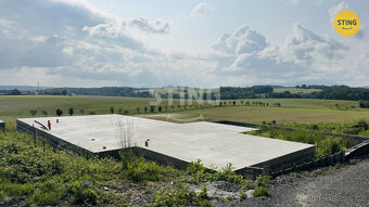 Prodej pozemku 1443 m2 s projektem a hotovými základ, 132665 - 2