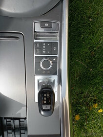 RANGE ROVER SPORT 2 STŘEDOVÝ PANEL S LOKETKOU A OVLADAČI - 2