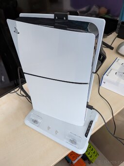 Play Station 5 Slim, 2 ovladače, volant s pedály a stojanem - 2