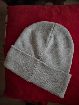 zimní čepice Guess - 2