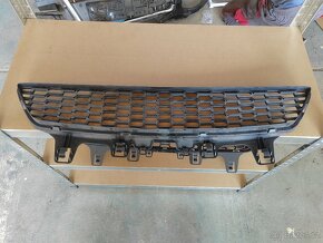 Středová mřížka předního nárazníku BMW M3+ M4 - 2