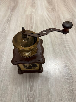 Starý mlýnek na kávu - 2