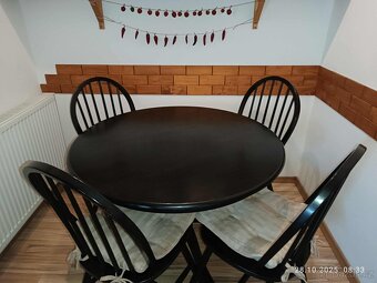 Kulatý stůl a 4 židle - 2
