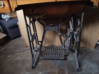 Prodám starý šicí stroj Bobbin - 2