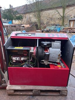 Průmyslový šroubový kompresor - 2