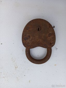 starý visací zámek - 2