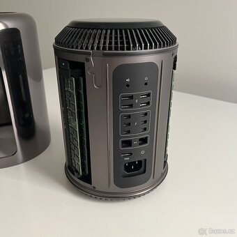 Apple Mac Pro 6,1 | 12-Core 2.7 GHz | 1TB SSD | 64GB | D700 - 2