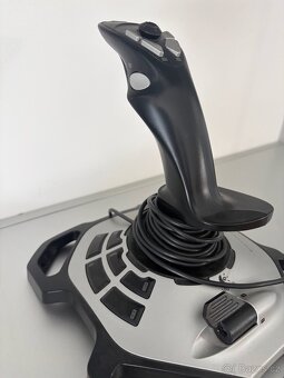 Logitech Joystick Extreme 3D Pro s originální krabicí. - 2