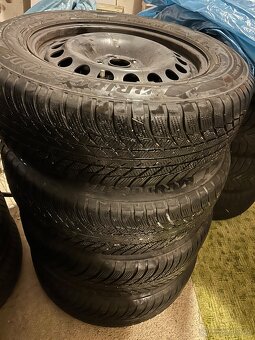 Sada disků z VW 215/65 R17 99H zimní pneu - 2