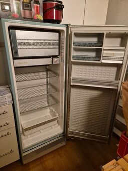 70 let stará retro lednice sběratelský kousek - 2