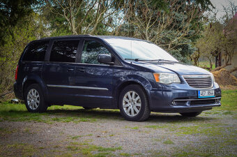 Chrysler Town and Country 3,6L V6 benzín - 2