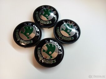 Středové krytky Škoda, 56x52mm, zelené logo - 2